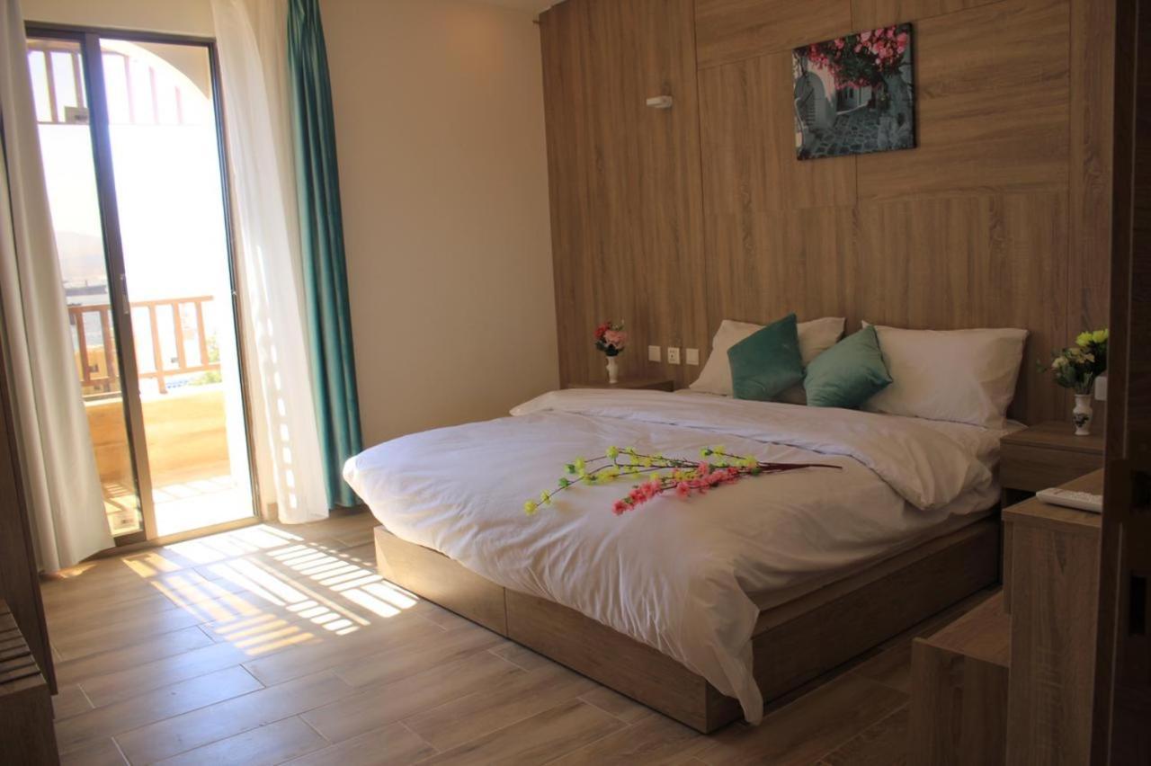 עקבה Castle Beach Hotel מראה חיצוני תמונה